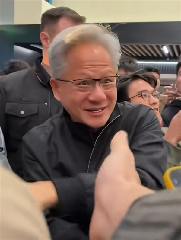 黄仁勋现身上海北京：一路吃、喝、逛、买