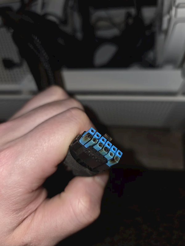 真心没法用!蓝宝石RX 9070 XT 16针供电接口烧了7个