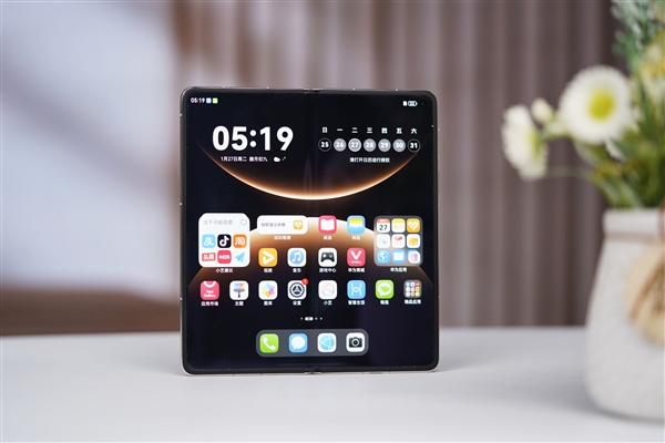 双折叠巅峰之作！华为Mate X7典藏版图赏