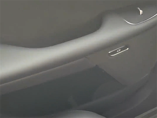 网友实测通过机械装置开某007后门：比唐僧取经还难