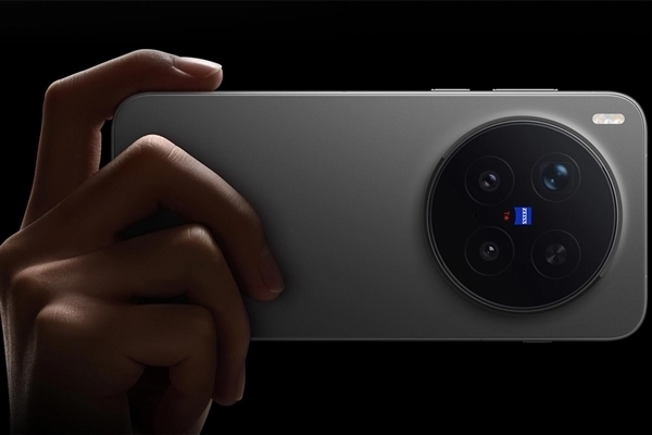 灭霸超大杯来了！vivo X300 Ultra顶配版入网：支持北斗卫星短信